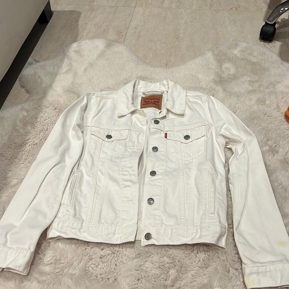 White Levi’s jean jacket